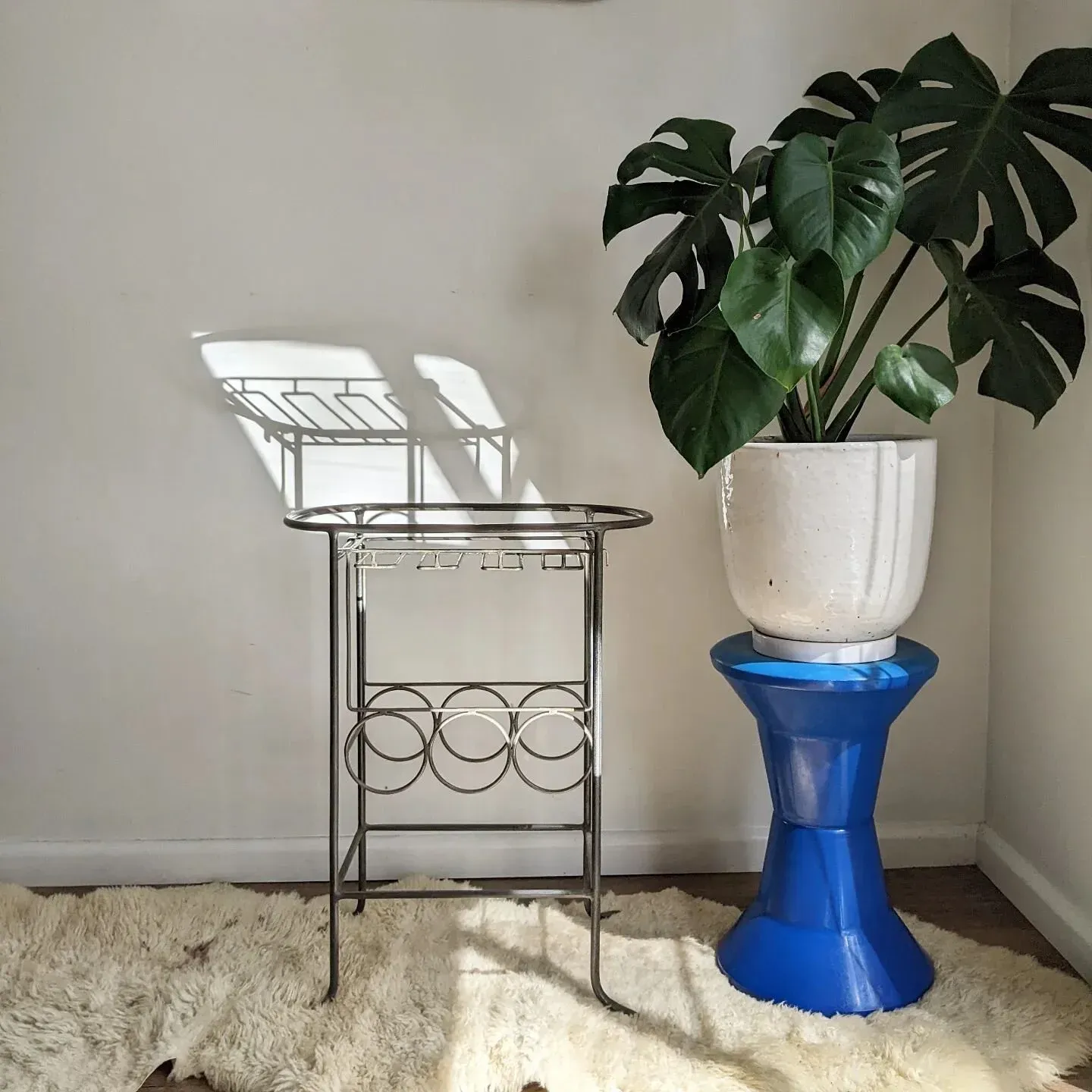 [SOLD] Steely looks. Vintage, minimalist, steel wine rack